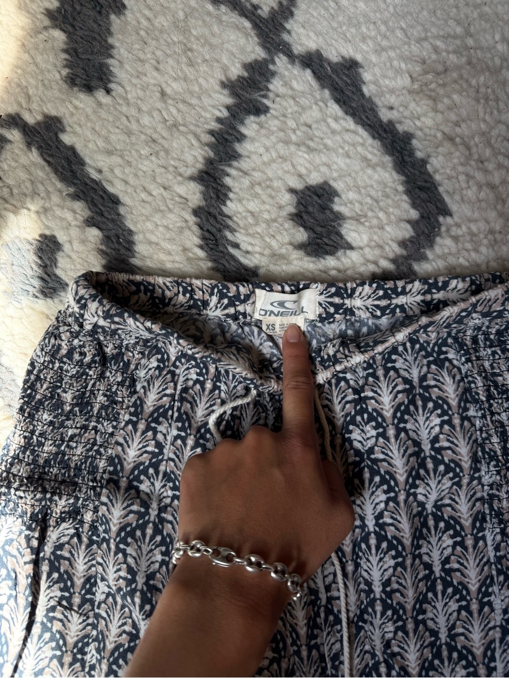 Women's Patterned Drawstring Pants - Picture 3 of 4